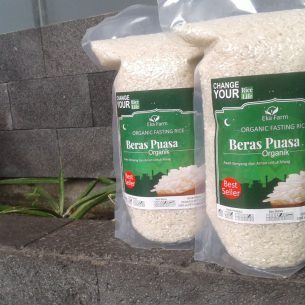Eka Farm Beras Puasa Organik 1 kg (vacum)